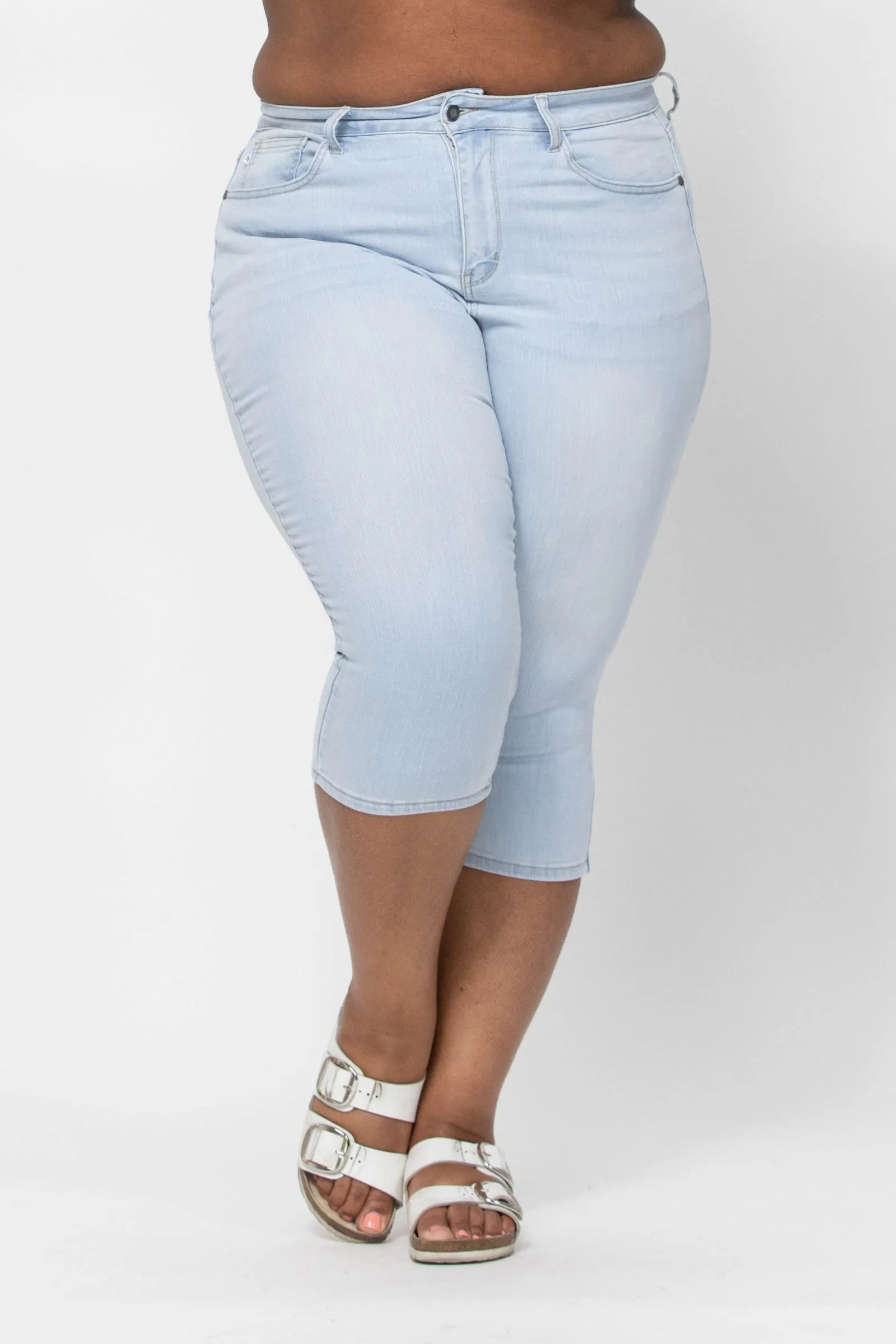 Judy Blue Light Wash Capri