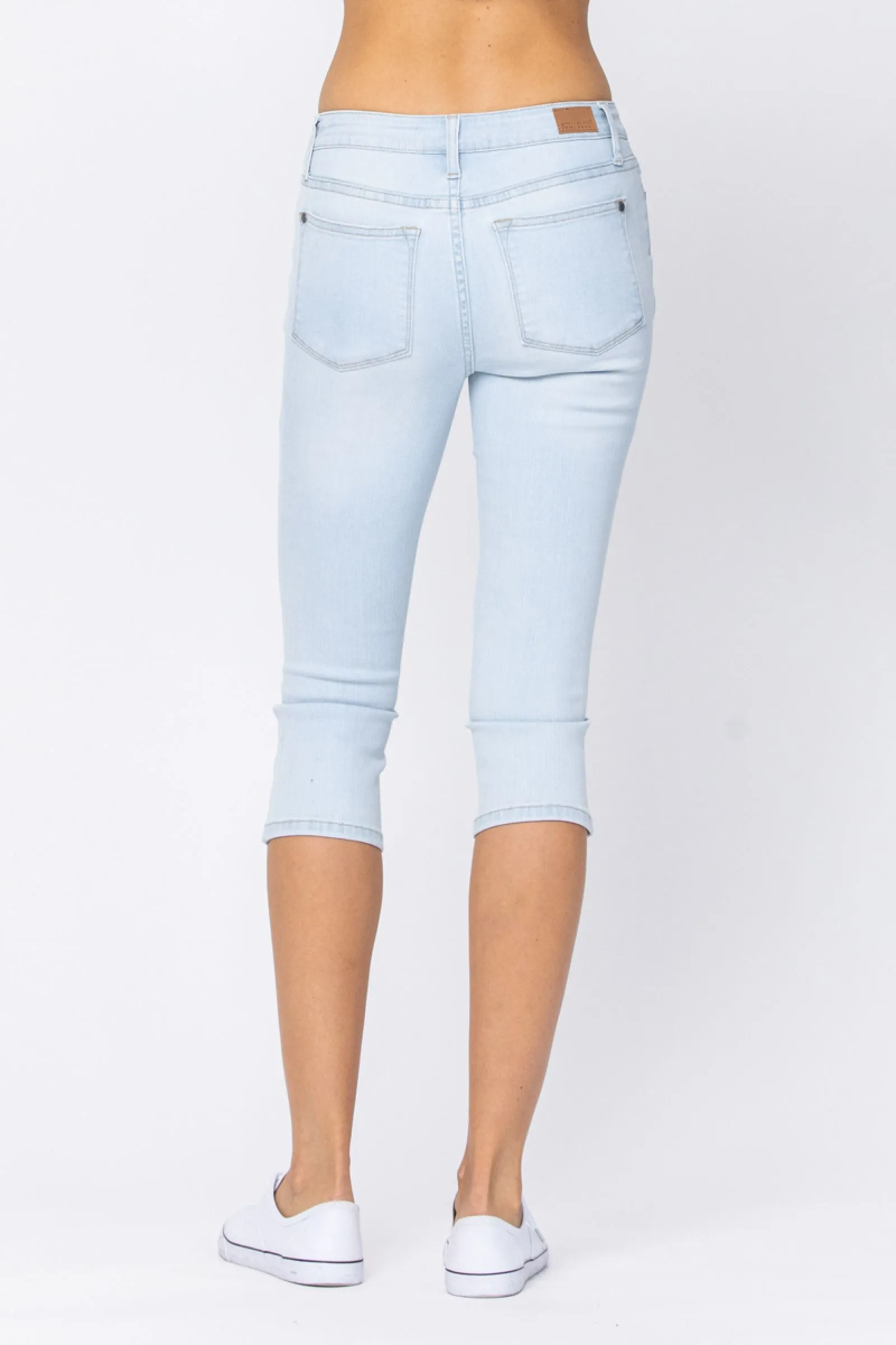 Judy Blue Light Wash Capri