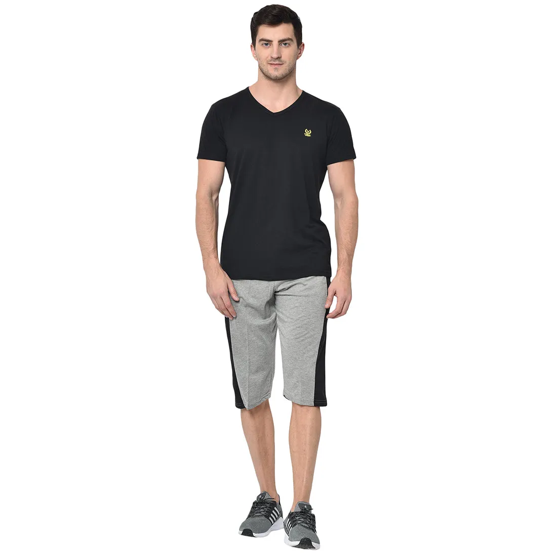 Vimal Jonney Cotton Blended Regular Fit Grey 3/4th Capri For Men